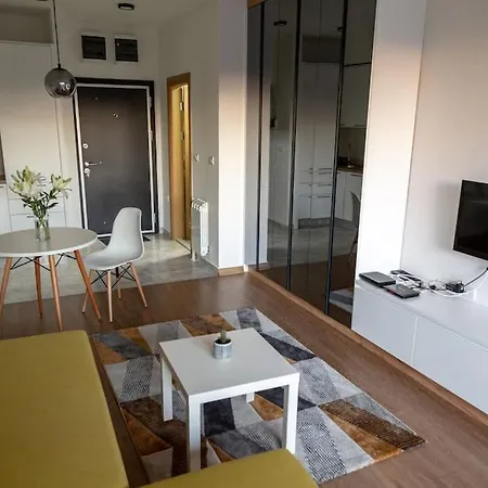 Center Studio - Madzir Maalo Апартаменты Скопье