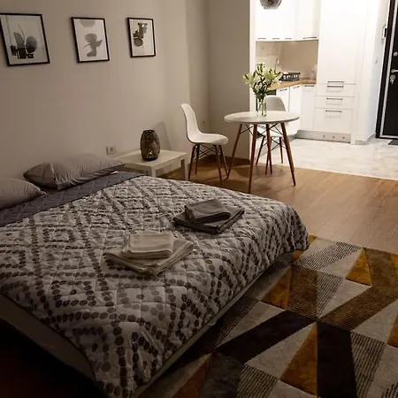 Center Studio - Madzir Maalo Apartment